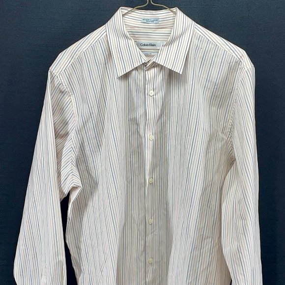 00010-A Calvin Klein Men's Button-Down Shirt - Picture 1 of 4
